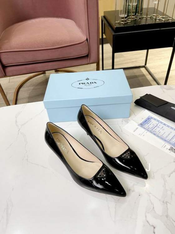 Picture of Prada Shoes _SKUPradasz35-40519115.5CM3CXJ0703